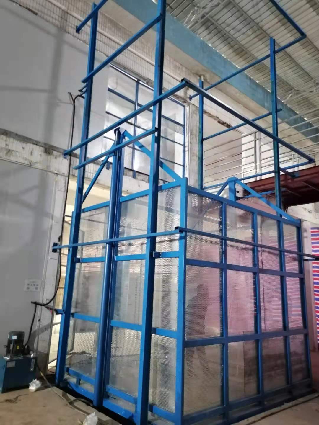 東莞升降機與東莞升降起重機的性能區(qū)別