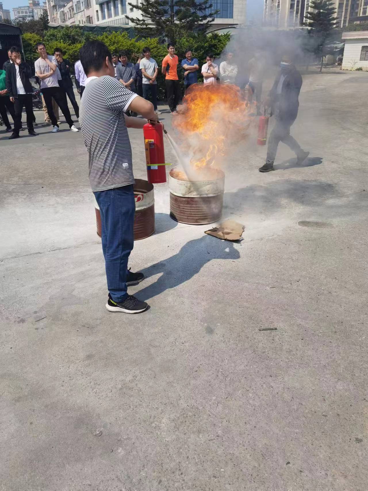 安全意識(shí)--消防演練(圖1) 安全意識(shí)--消防演練(圖1)